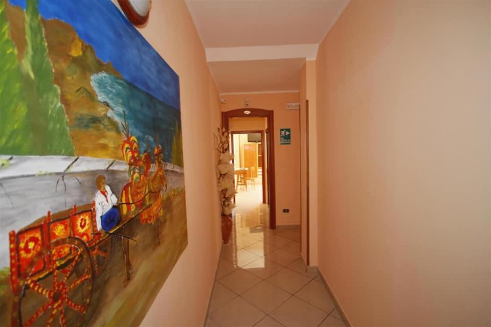 George Hotel Барчеллона-Поццо-ді-Готто Екстер'єр фото