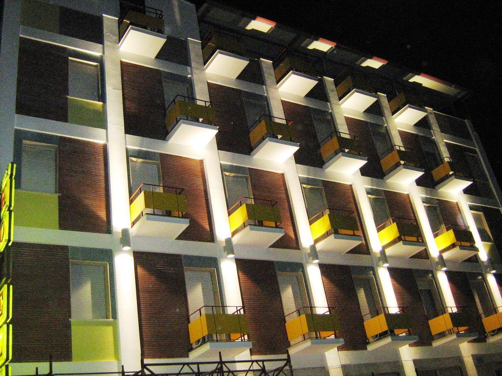 George Hotel Барчеллона-Поццо-ді-Готто Екстер'єр фото